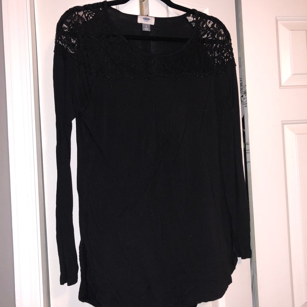 Black long sleeve old navy shirt